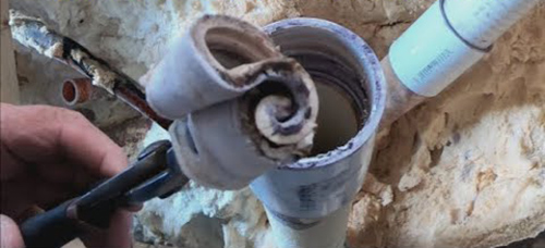 Disassemble the PVC pipe joint